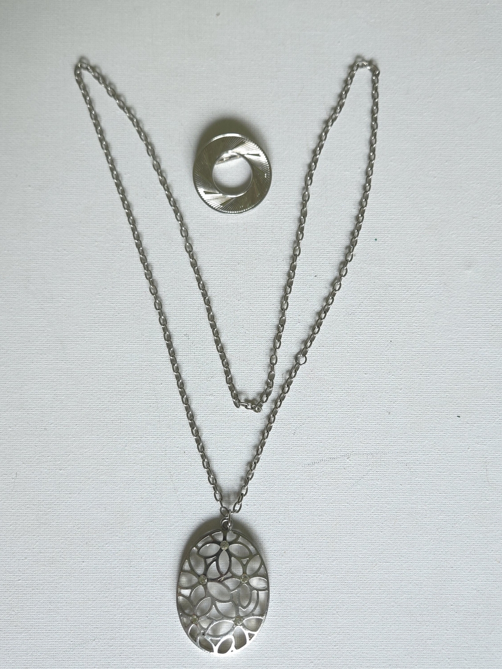 Silver Tone Oval Floral Openwork Pendant Necklace & Circular Brooch Pin Set